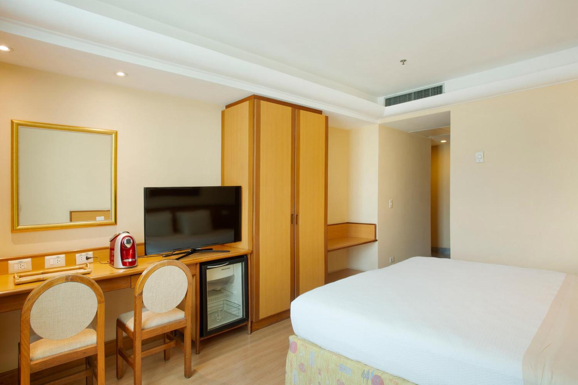 Executive Superior Room Bath