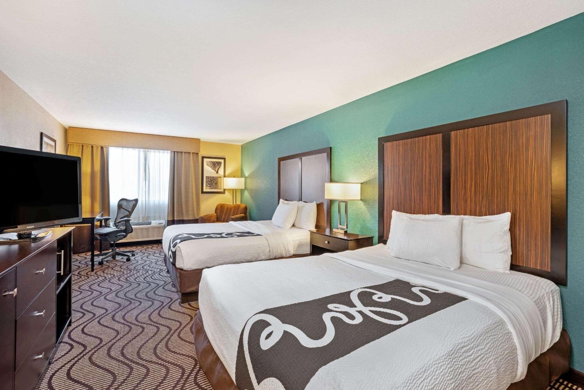 Deluxe Queen Room with Two Queen Beds