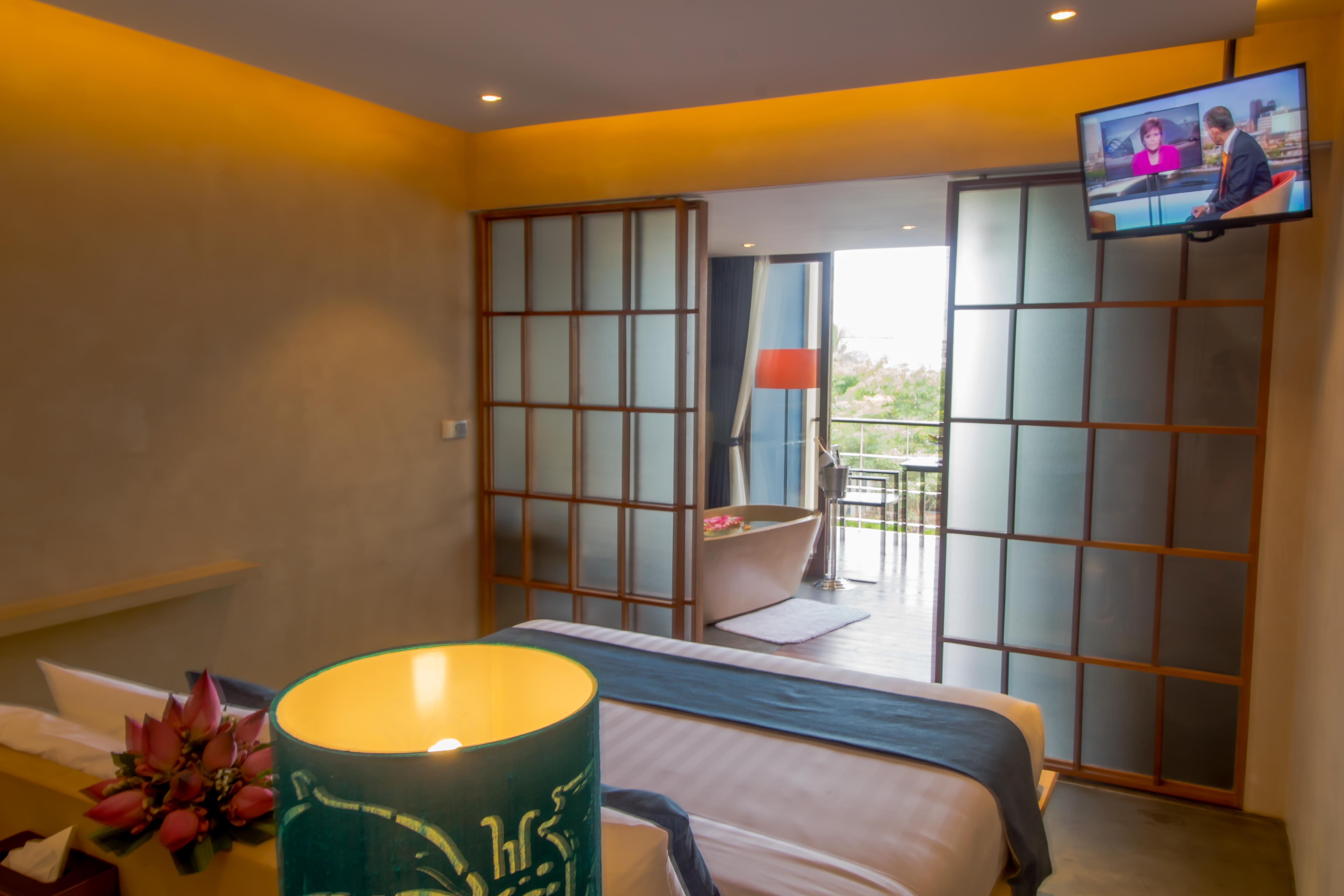 Premier Deluxe Double Pool View
