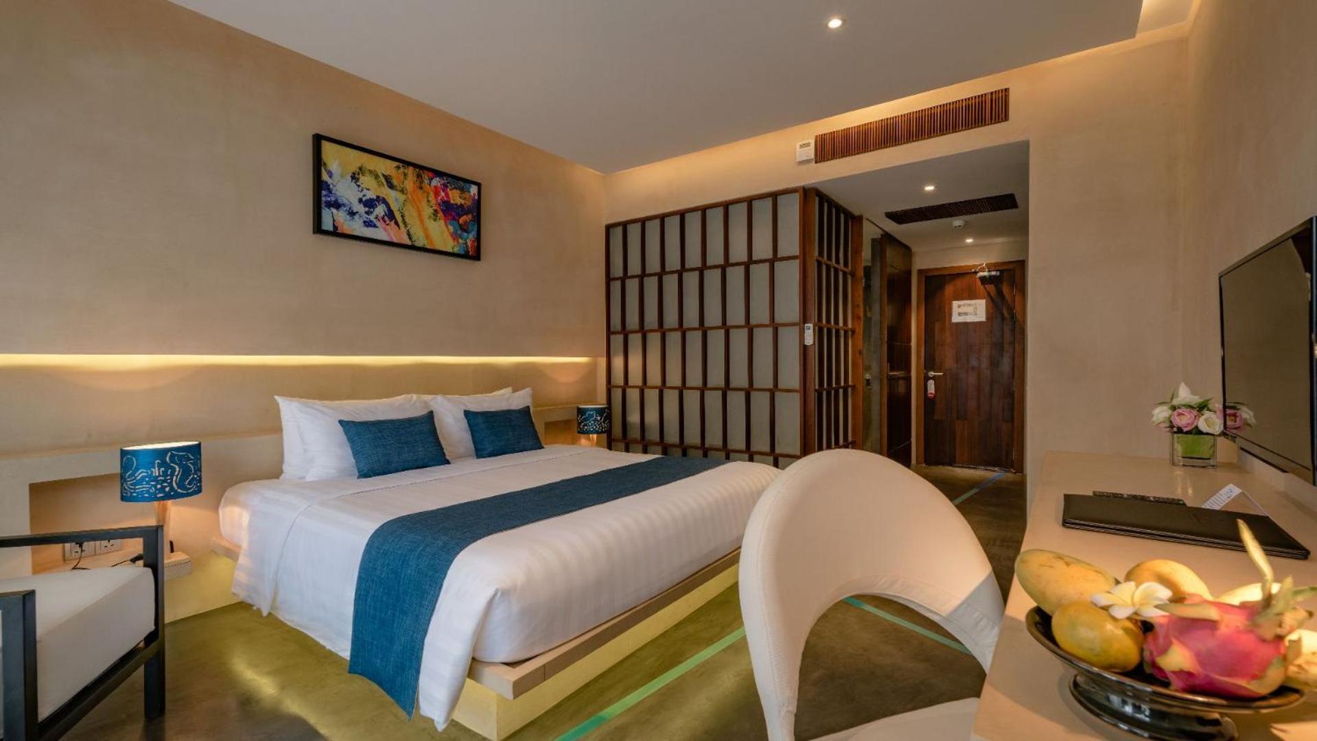Family Connecting Room Pool View
