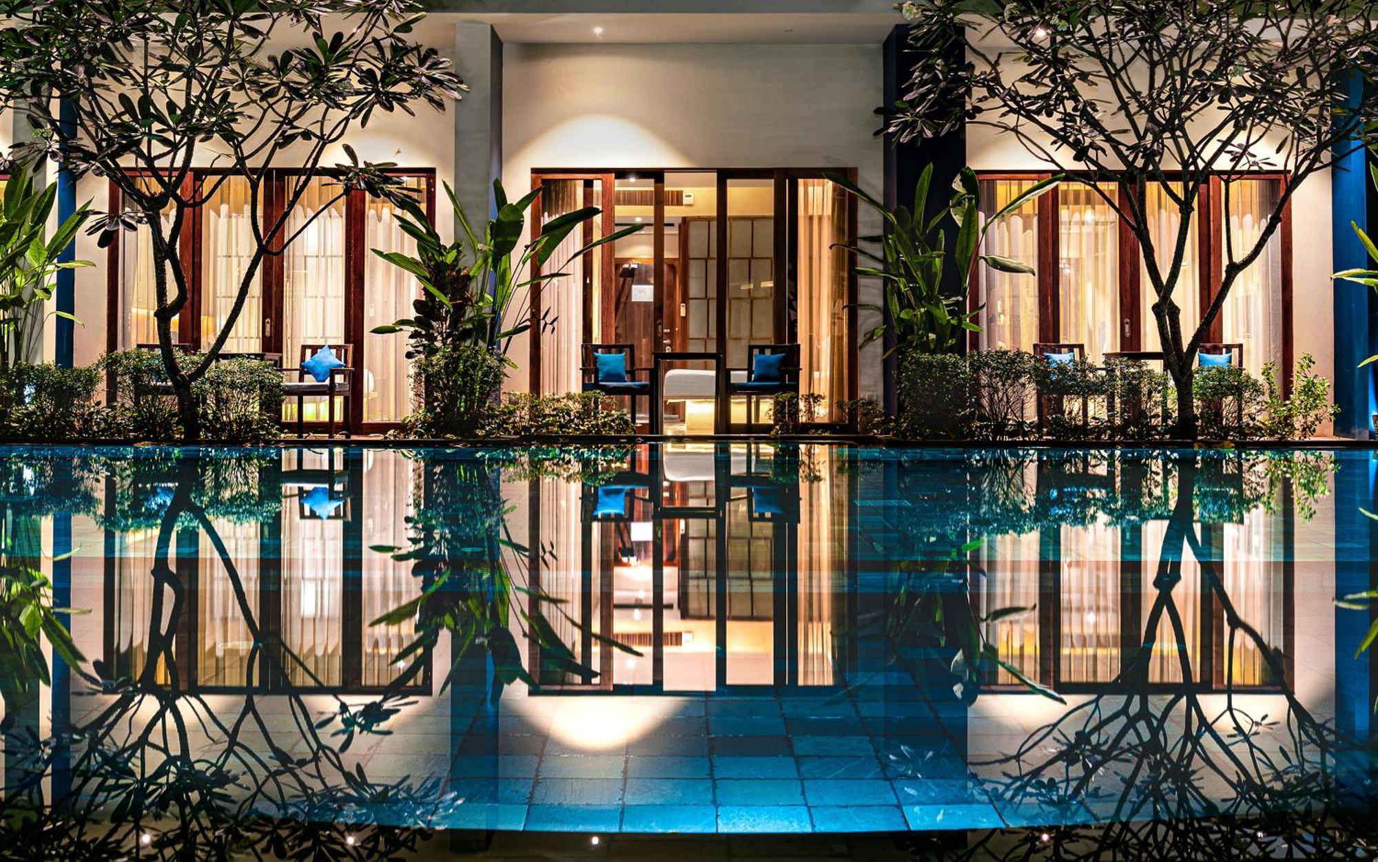 Premier Deluxe Double Pool View