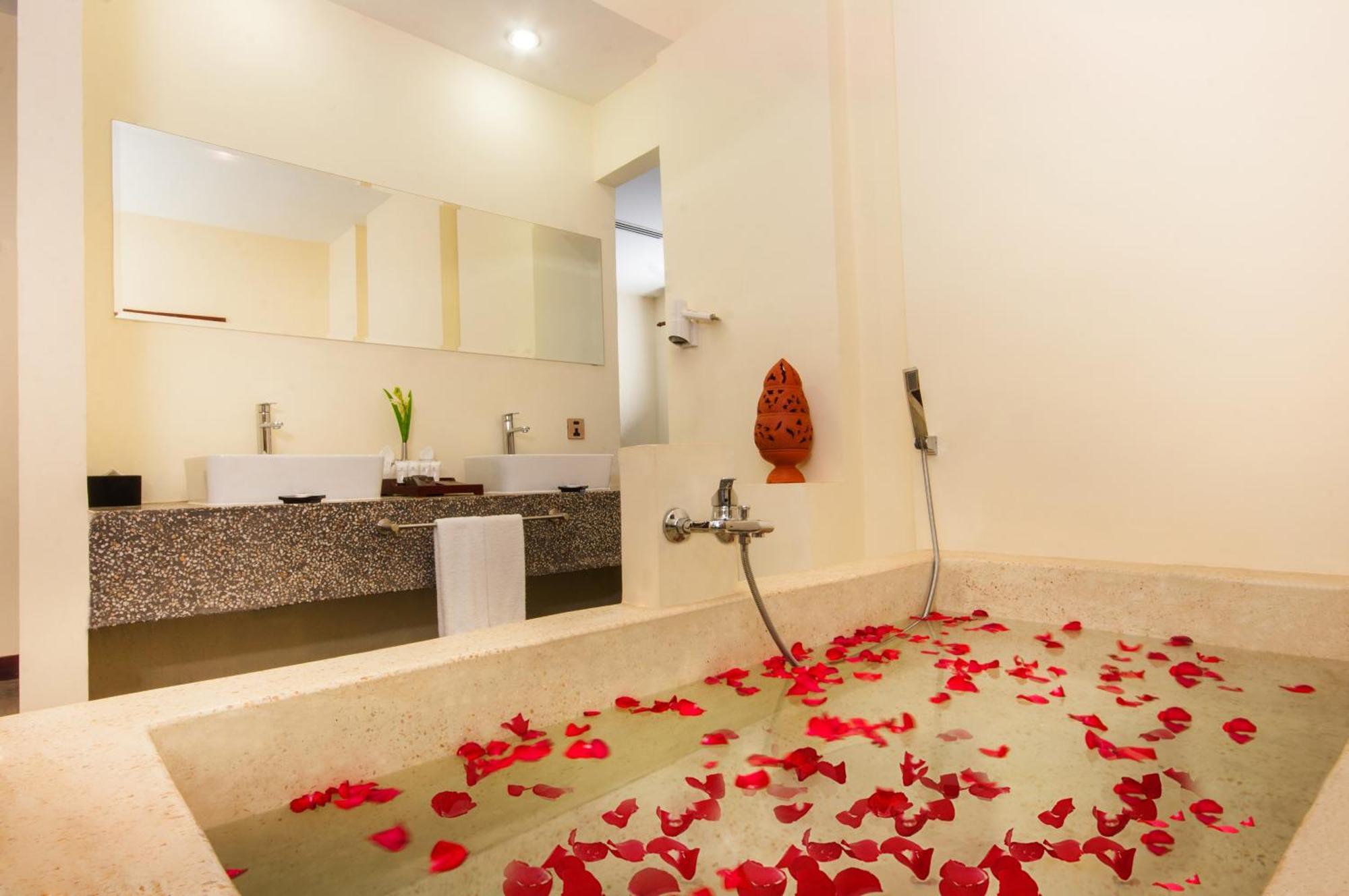 Cabana Spa Suite