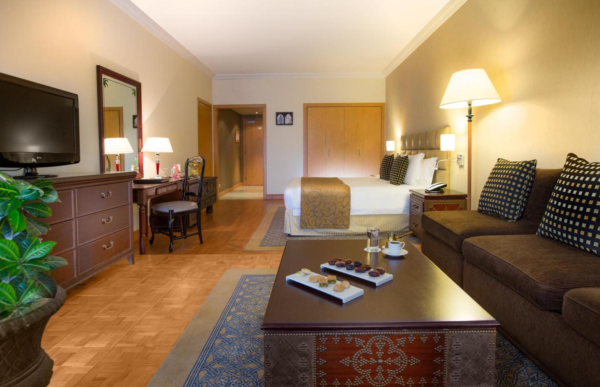 Family Suite Sheikh Zayed Road View