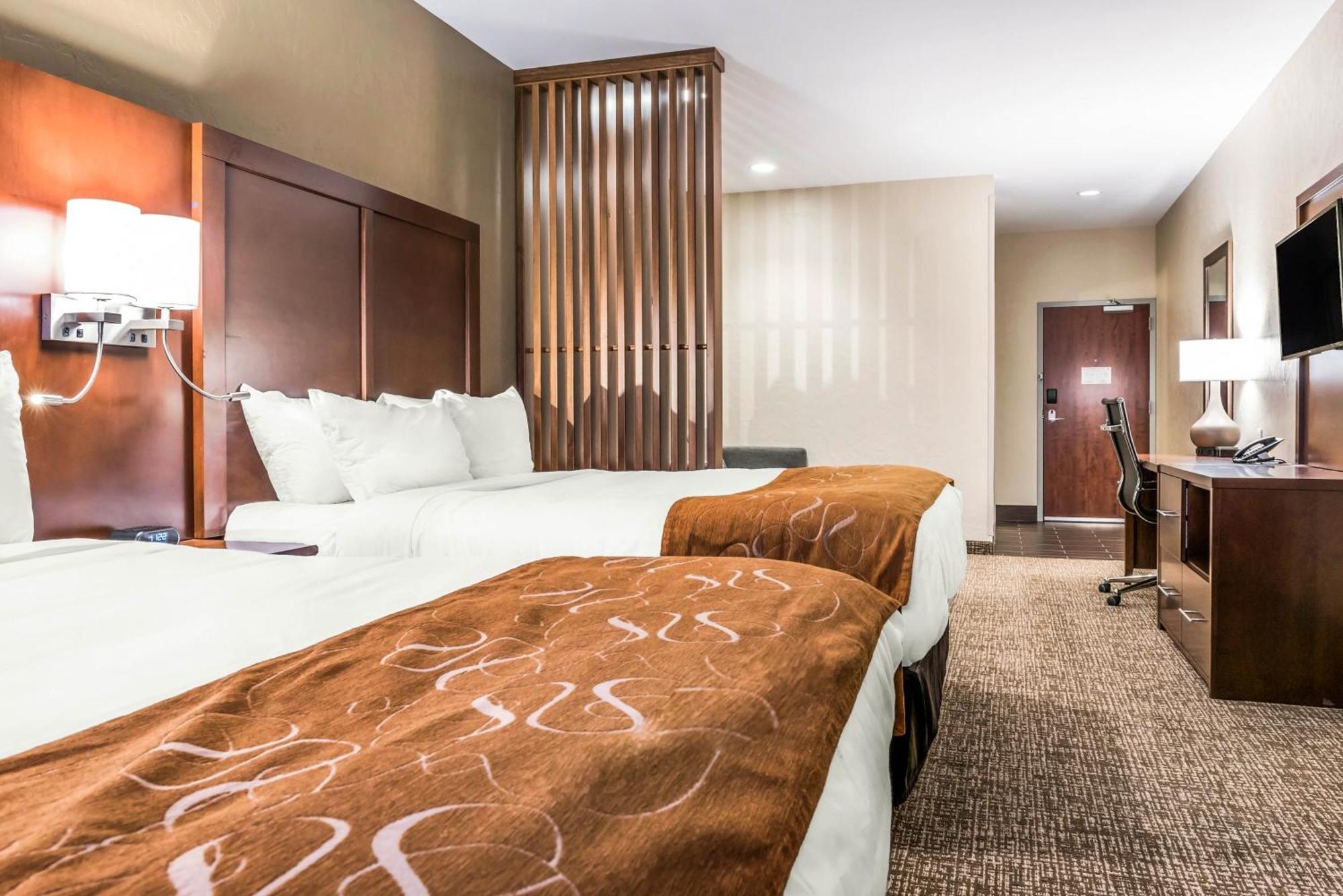 Queen Suite Two Queen Beds