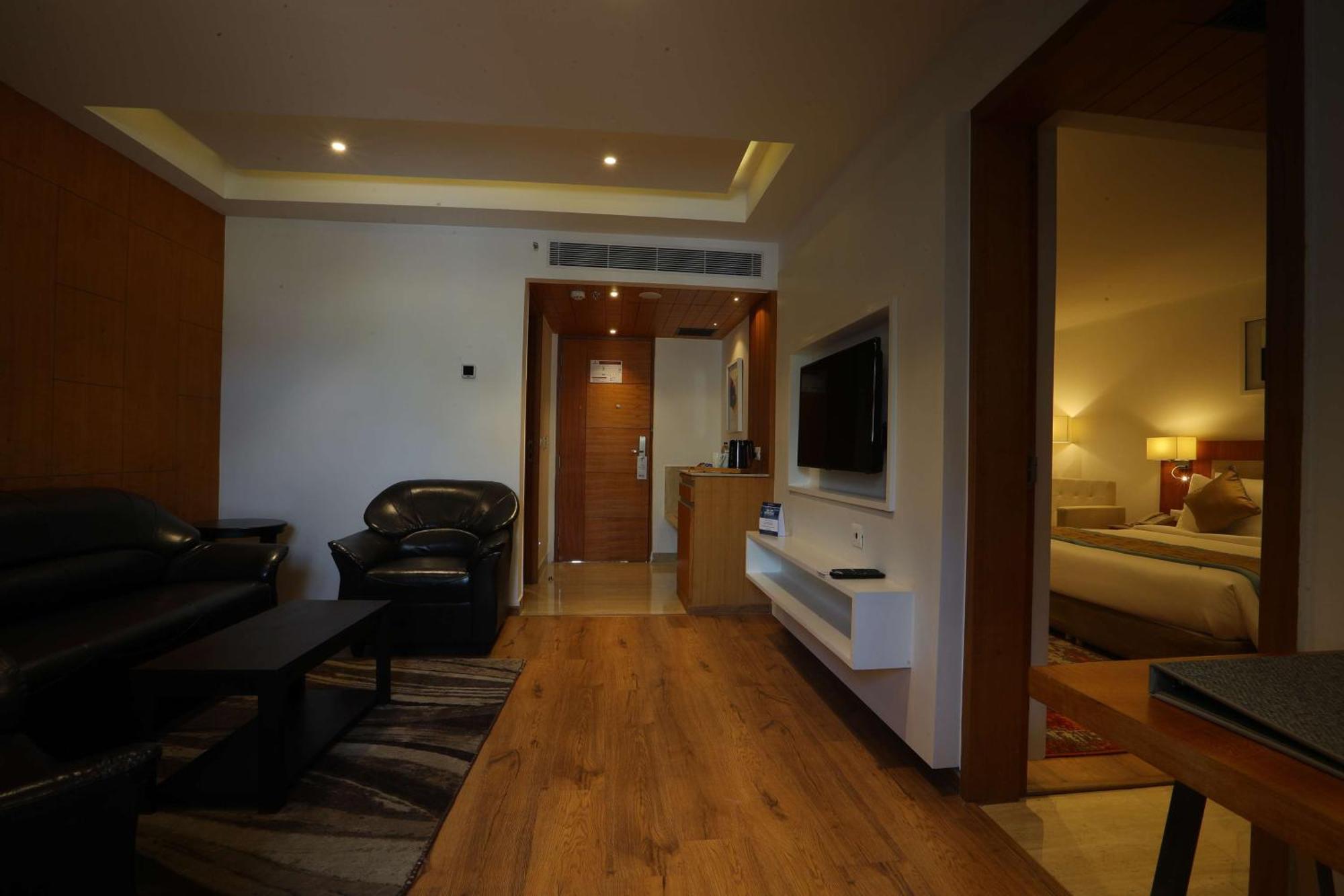 King Suite with Living Area - Non-Smoking