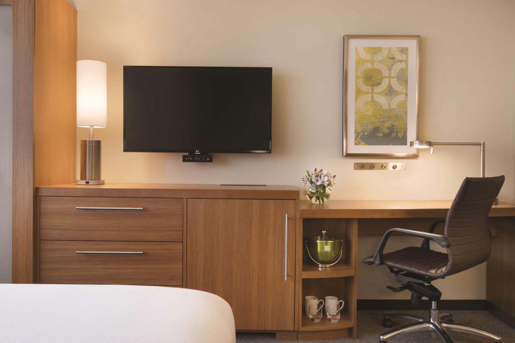 Queen Room Two Queen Beds Roll Shower Disability Access