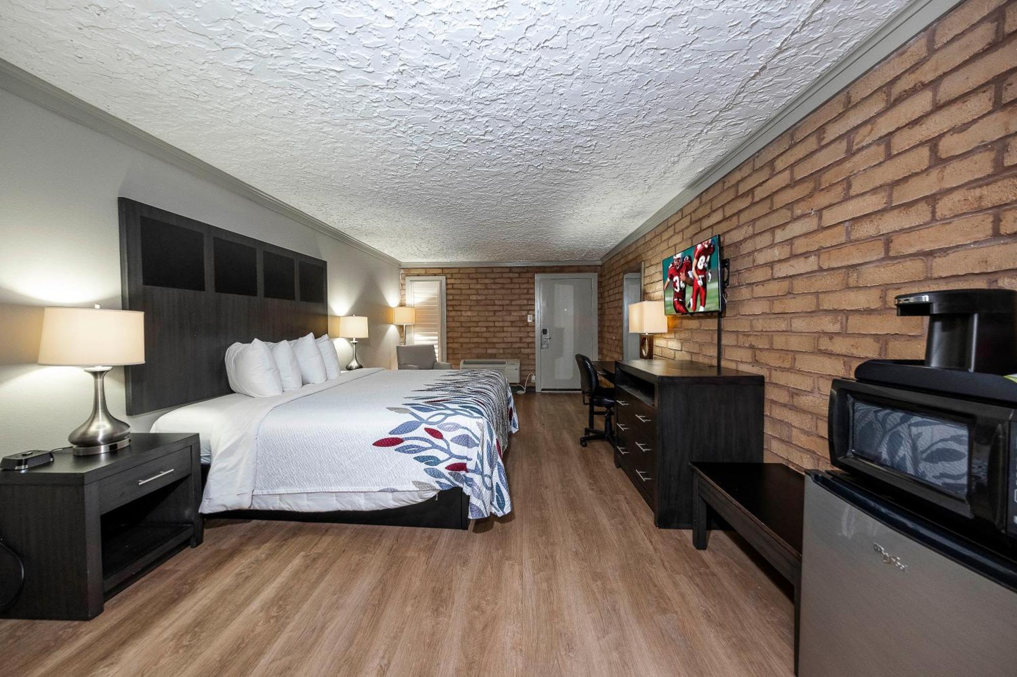 Superior King Room Disability Access Smoke