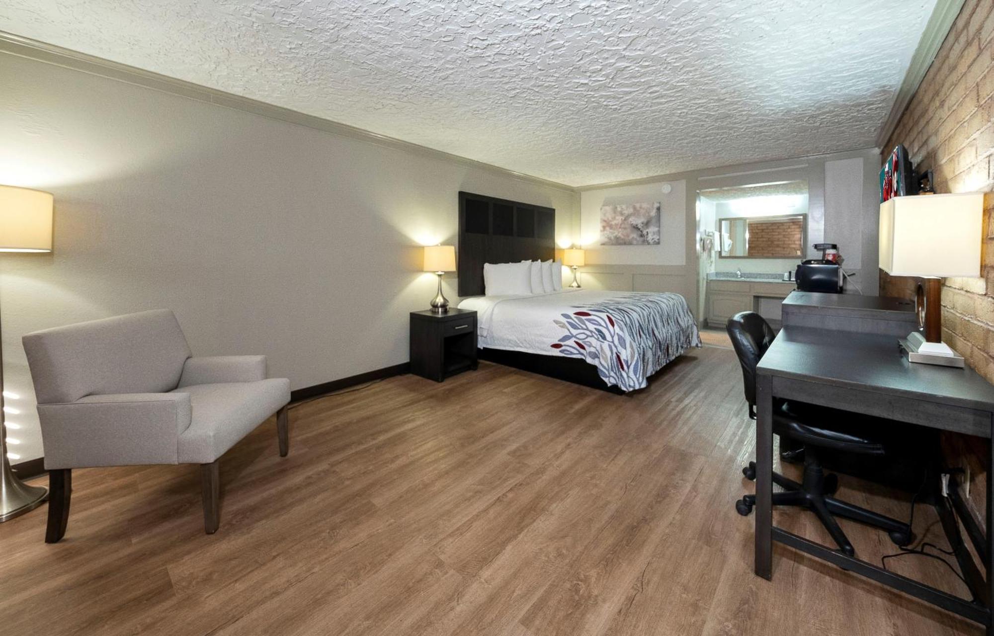 Superior King Room Disability Access Smoke