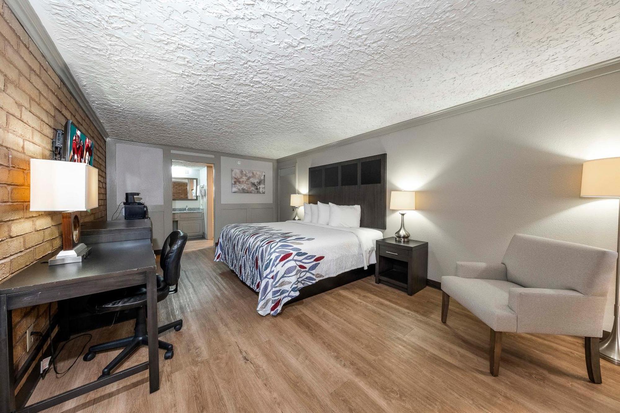 Superior King Room Disability Access Smoke