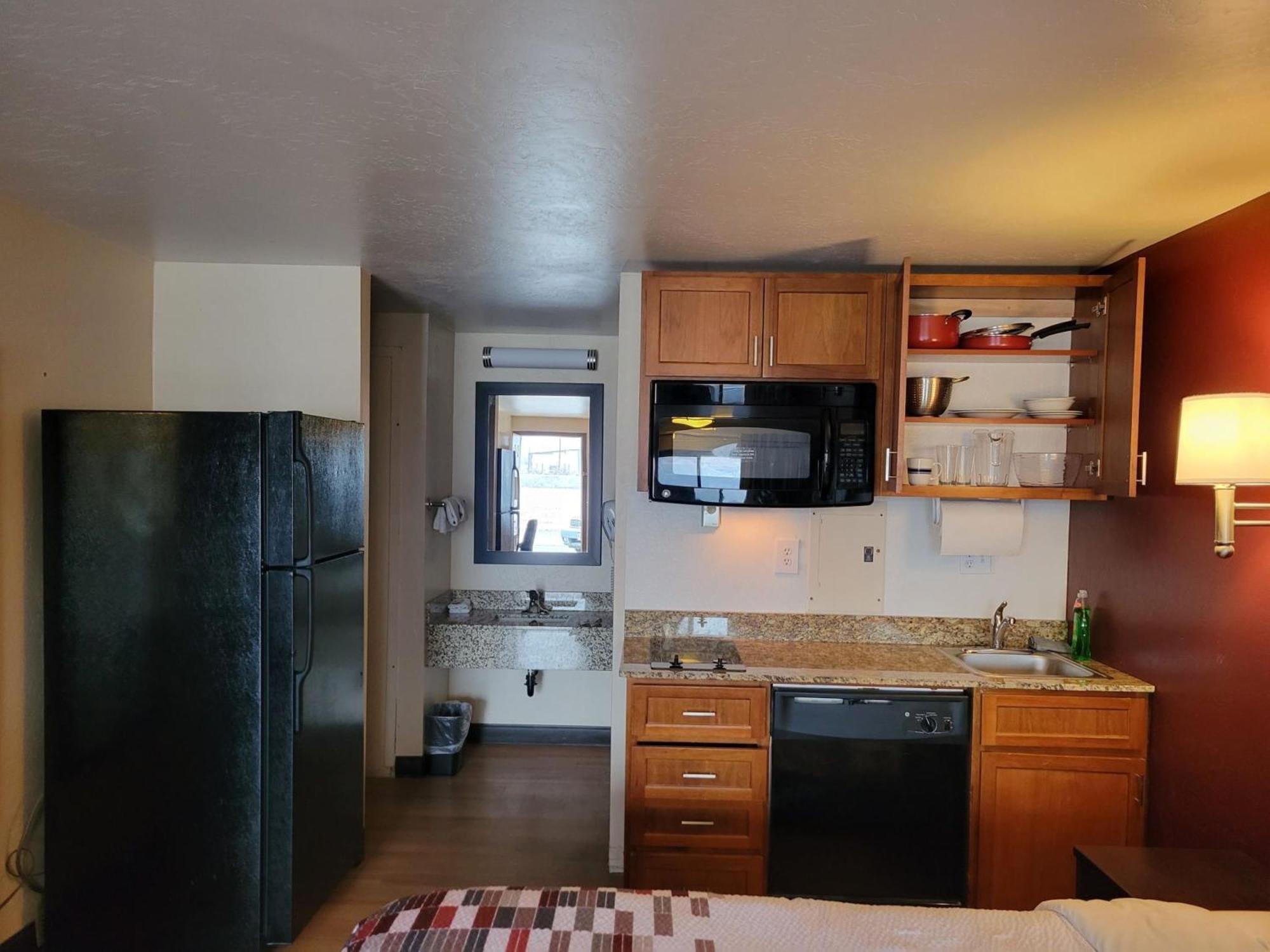 Deluxe King Room Kitchenette Smoke