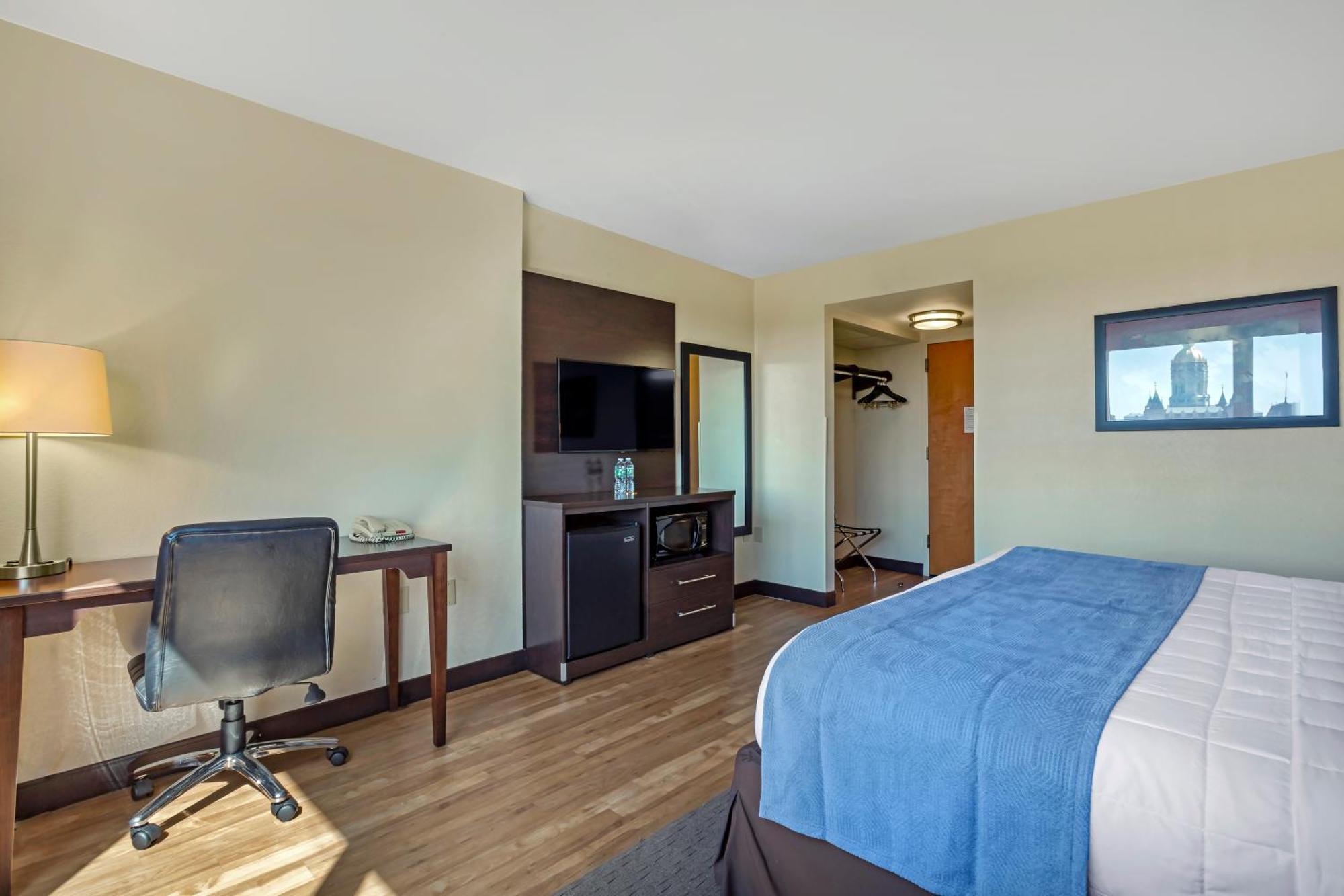 Queen Room - Accessible/Nonsmoking