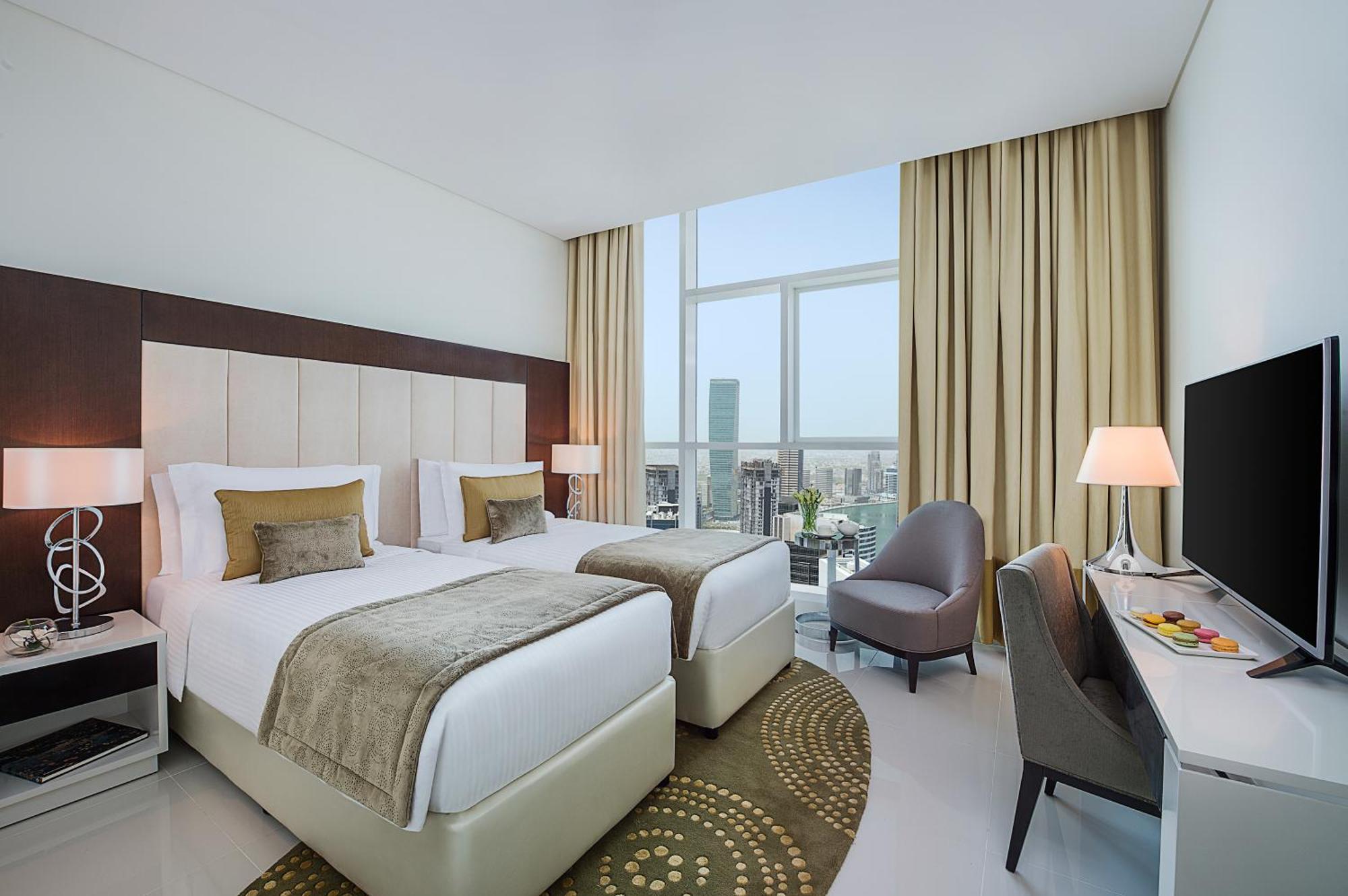 Three Bedroom Suite Private Balcony City Skyline View