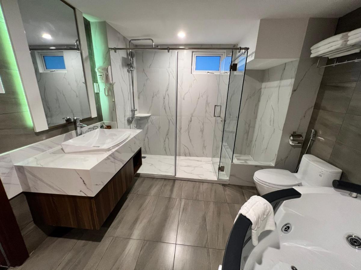 Studio Spa Bath