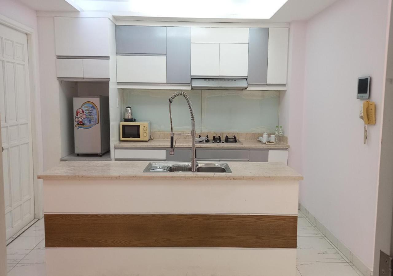 Deluxe Three-Bedroom Apartment