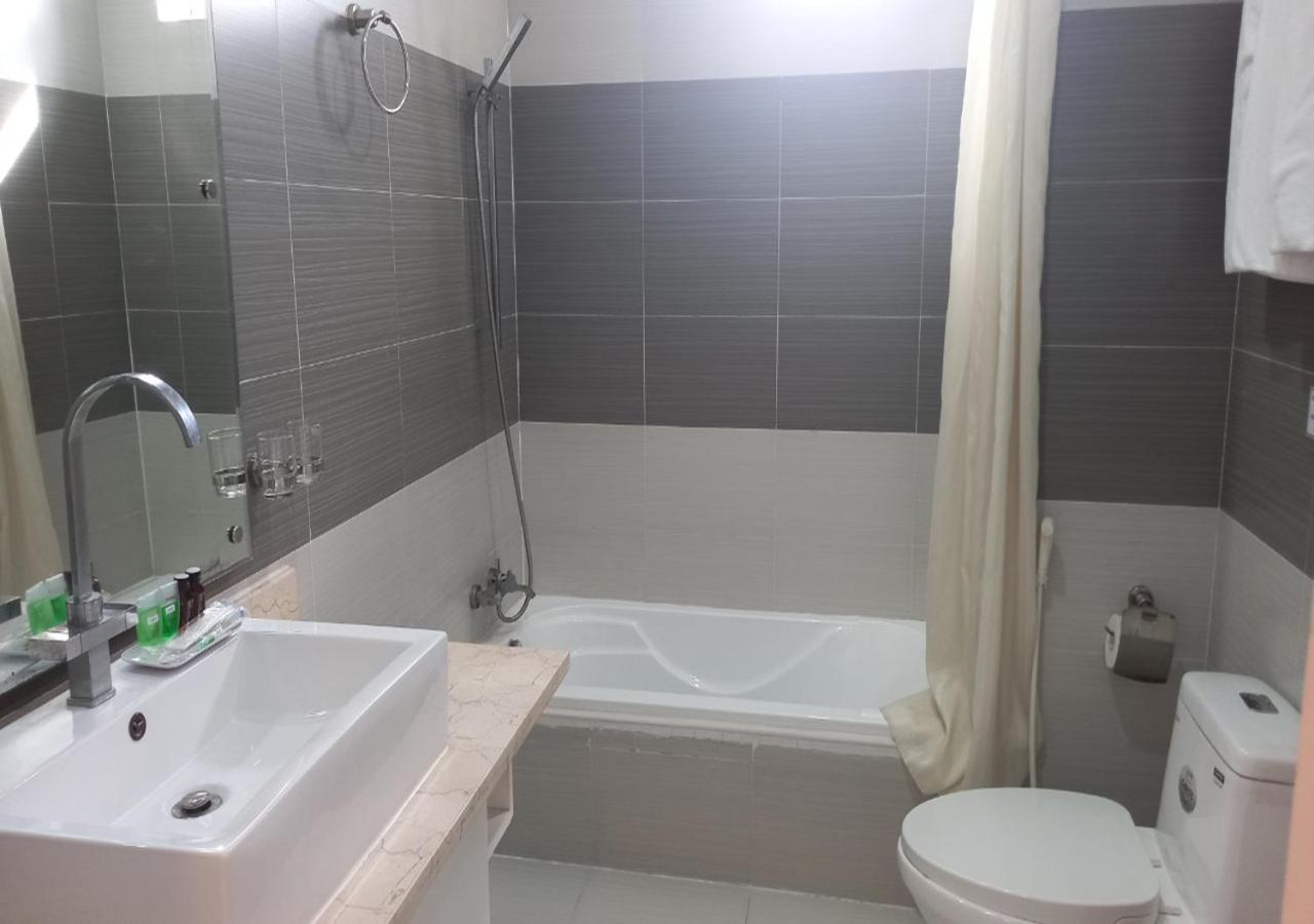 Deluxe Three-Bedroom Apartment