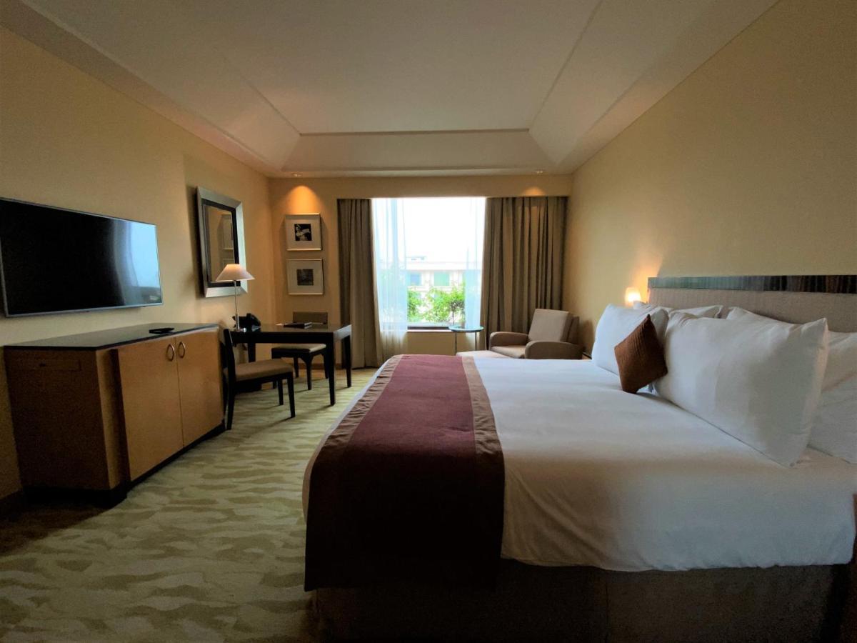 The Grand Club Room with 20% off on session of 30 mins Spa,15% off on food & soft beverage services,20% Discount on Laundry service (T&C applicable)
