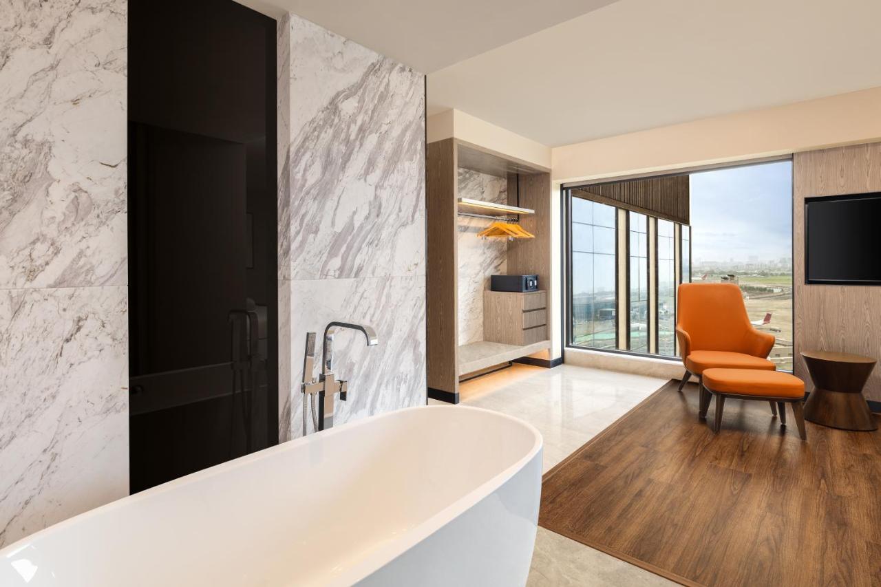 Presidential King Suite Sofa Bed Courtyard View