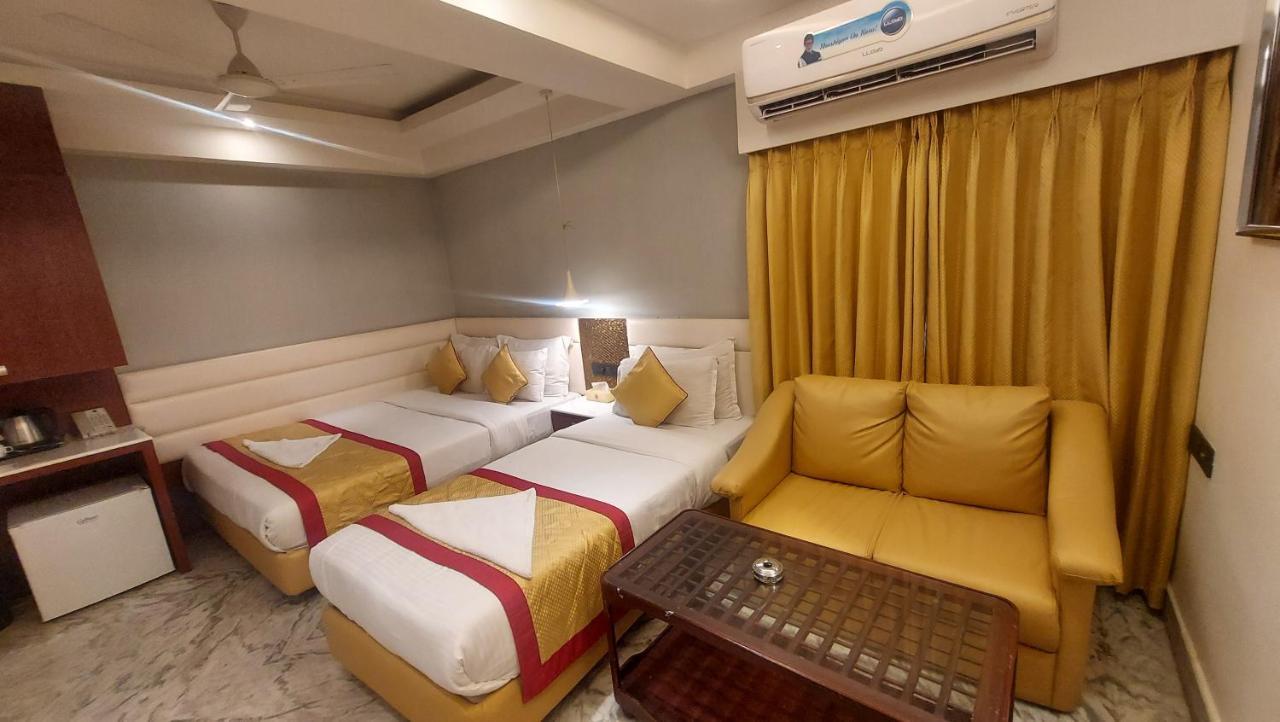 6-Bed Mixed Dormitory Room
