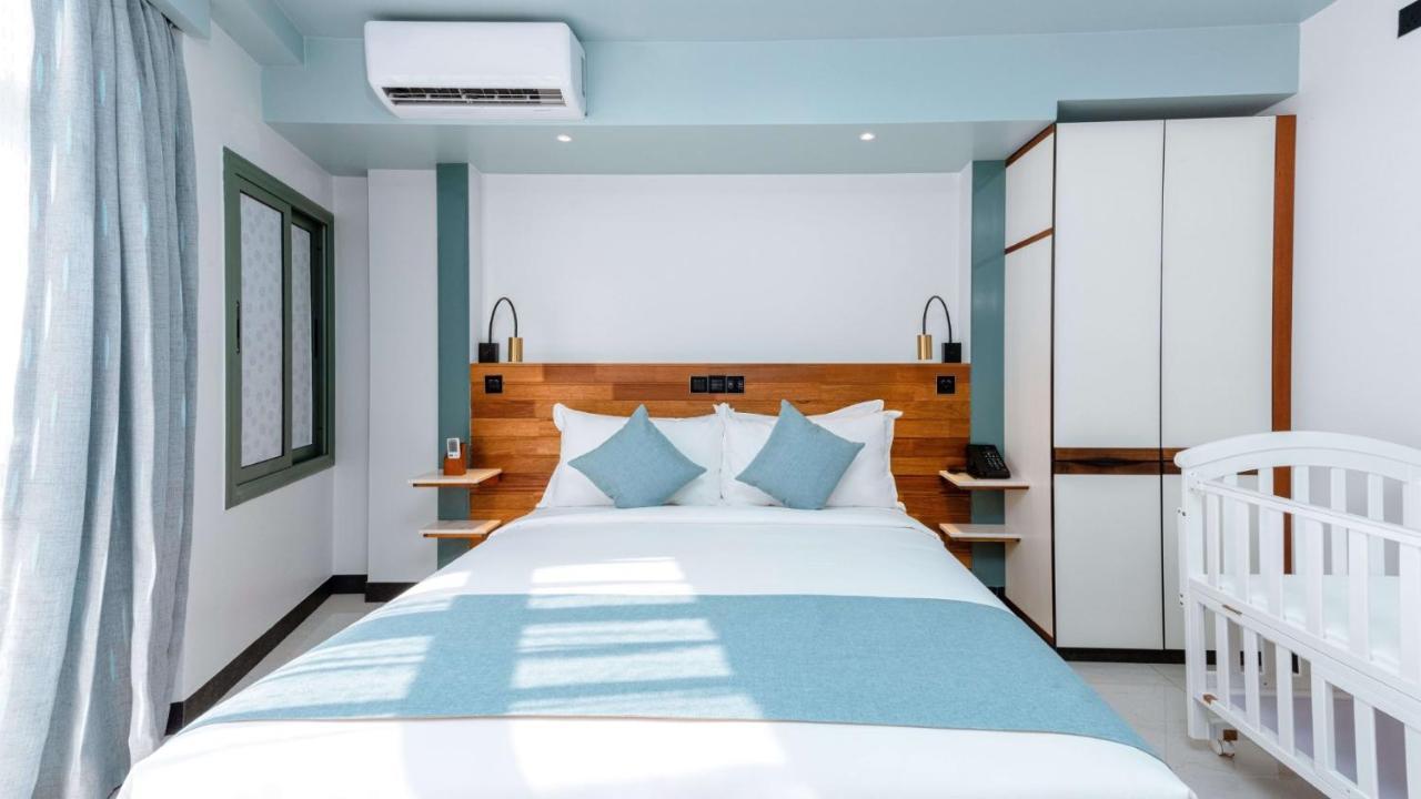 Deluxe Double Room Return Airport Transport