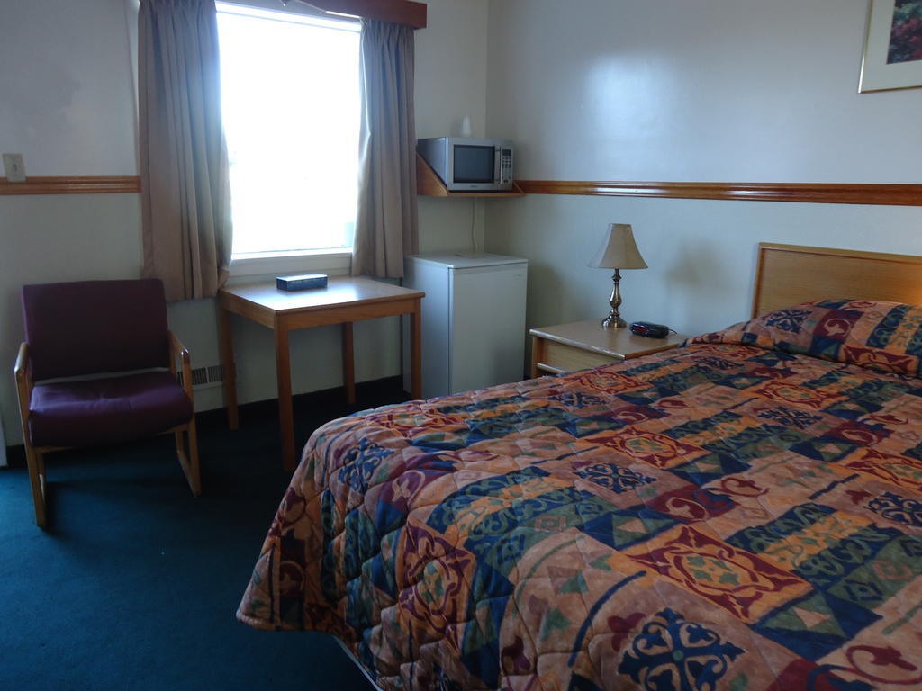 Queen Room - Non-Smoking