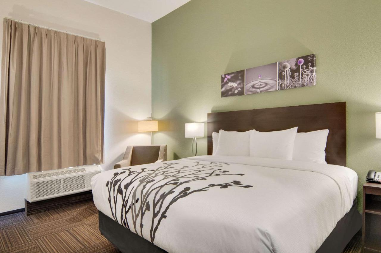 Quadruple Room with Two Queen Beds and Tub - Disability Access/Non Smoking