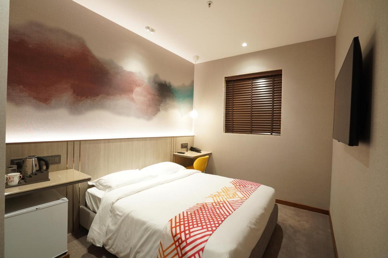 Luxe Queen Room