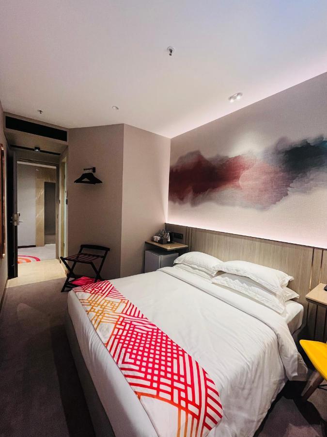 Luxe Queen Room