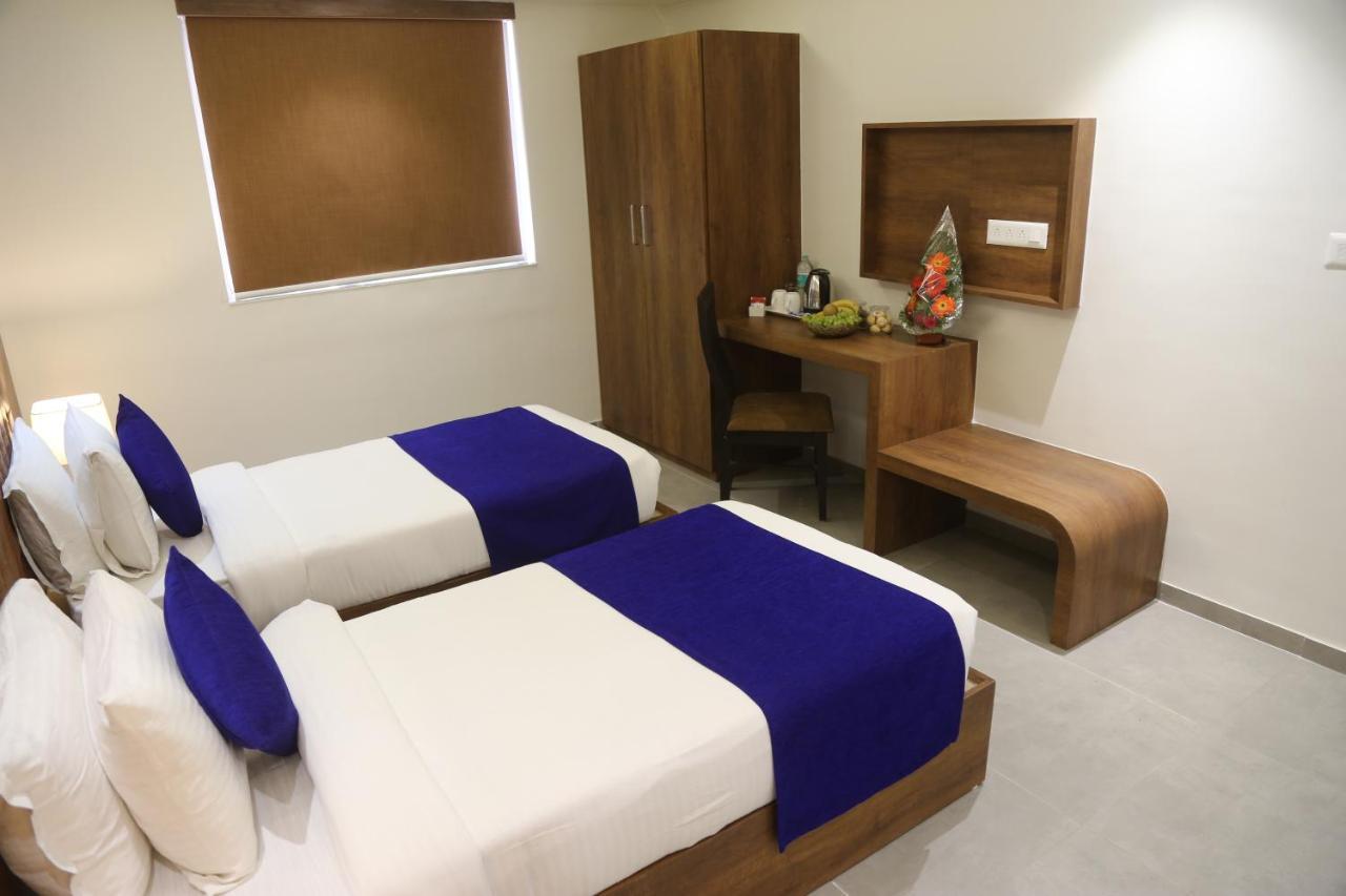 Twin Room,1585552495:JPEG