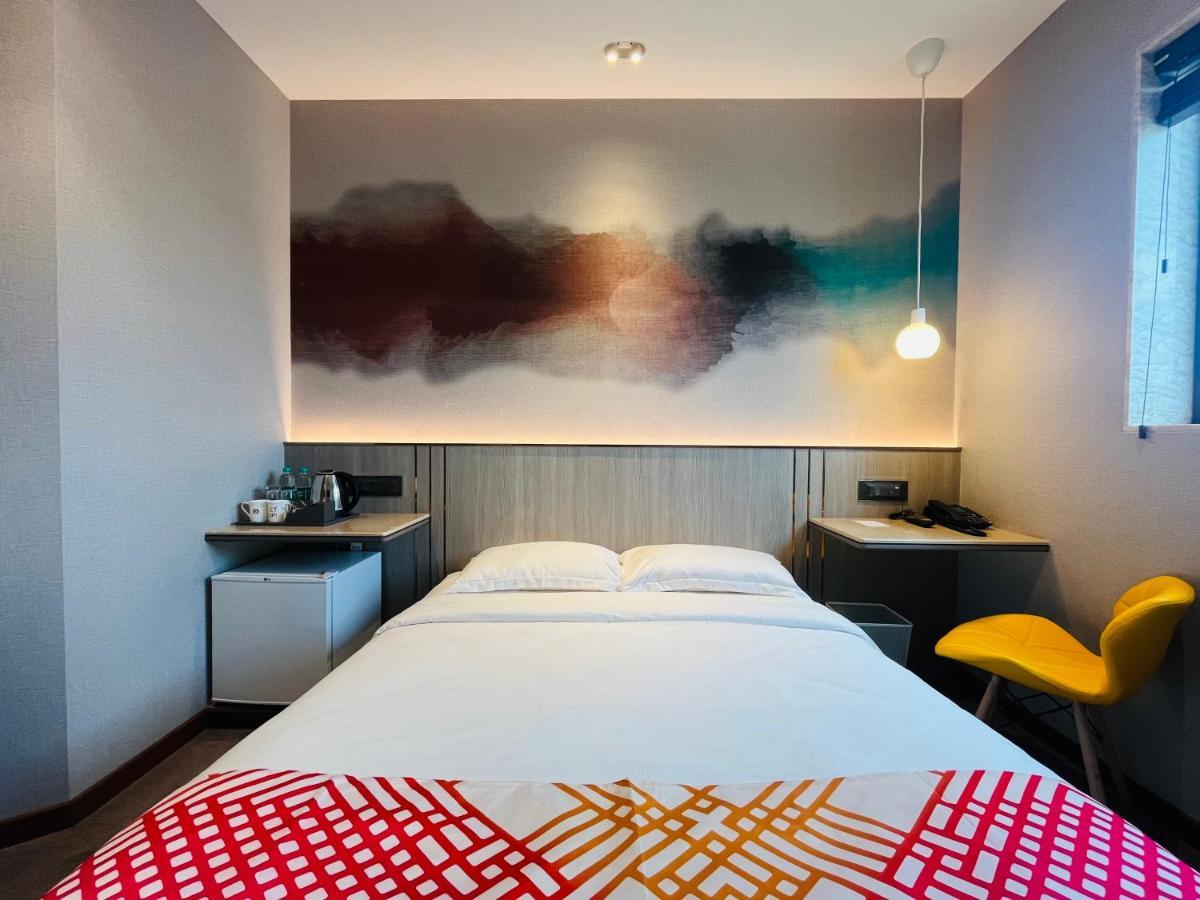 Luxe Queen Room