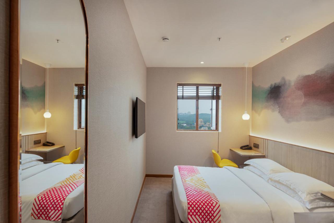 Luxe Queen Room
