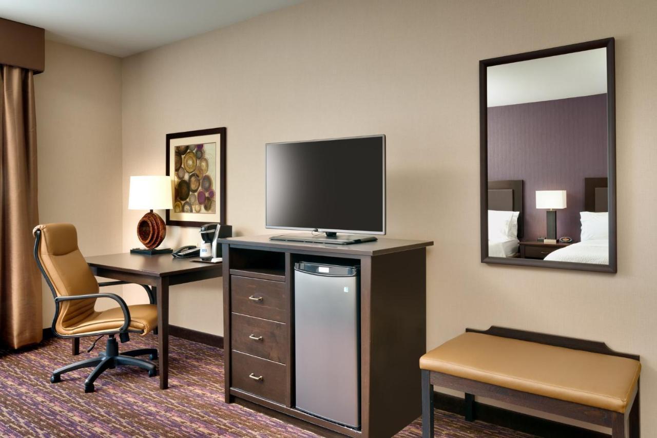 Queen Room Two Queen Beds Hearing Accessible Roll Shower Non-Smoking