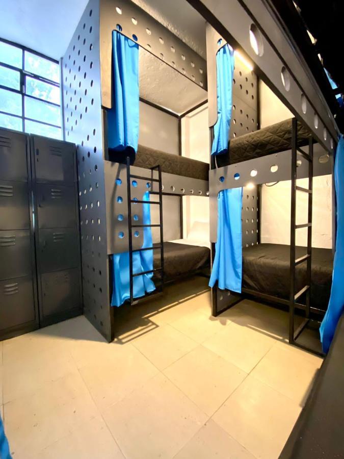 Bed 6-Bed Dormitory Room