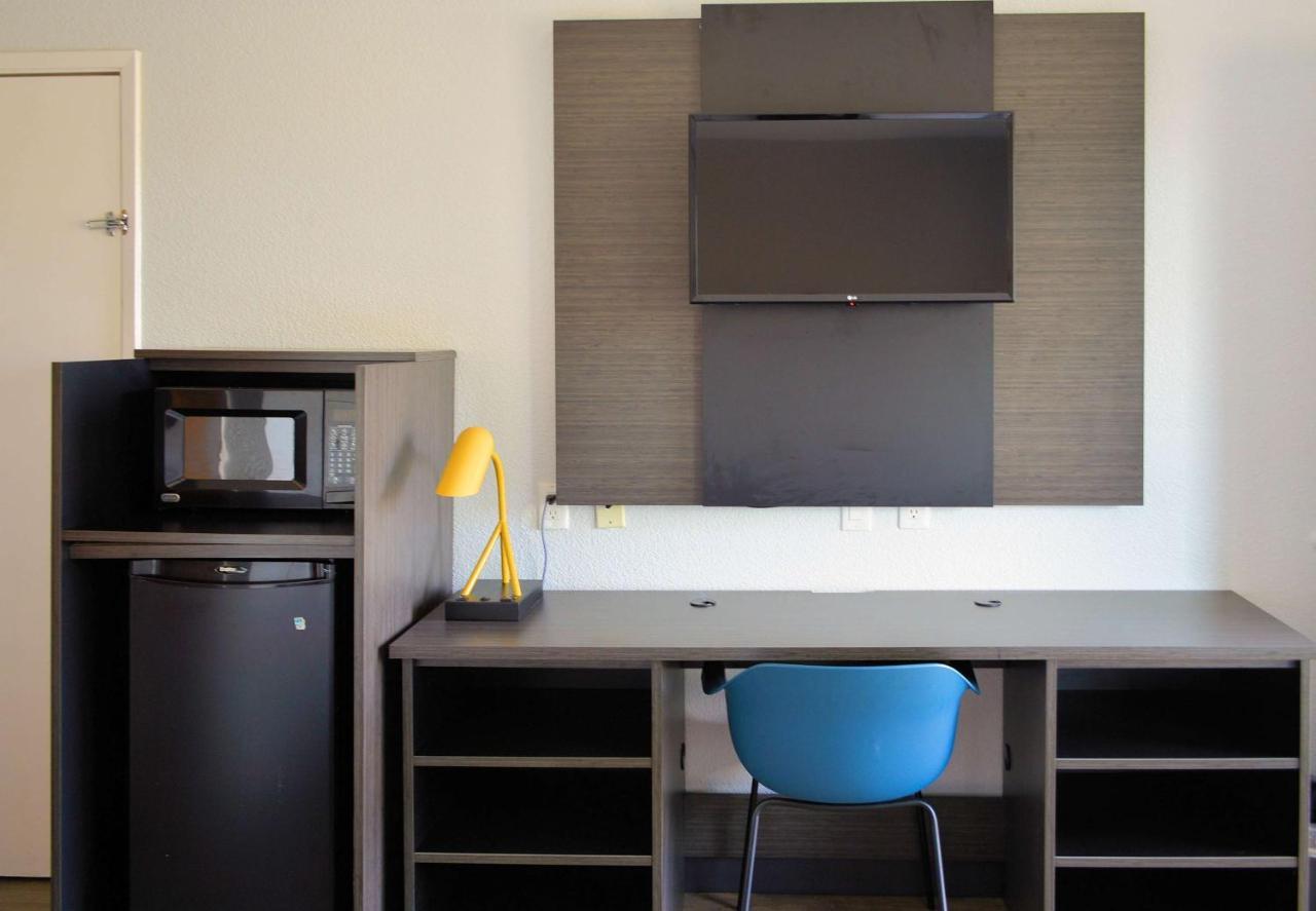 2 Full Beds | Non-Smoking, Micfridge | Near Reno-Tahoe International Airport