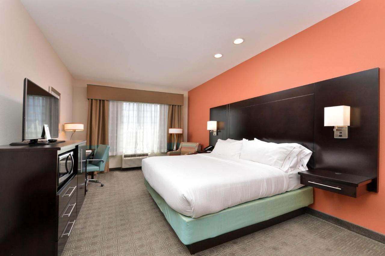 Standard King Room - Communications Accessible,1742904561:JPEG