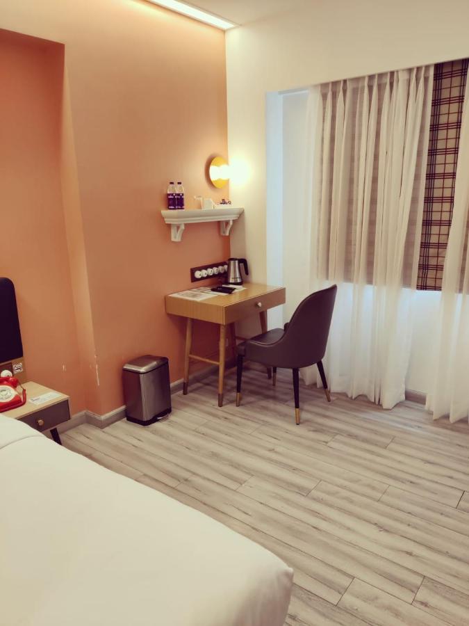 Deluxe Single Room on Food & Beverage