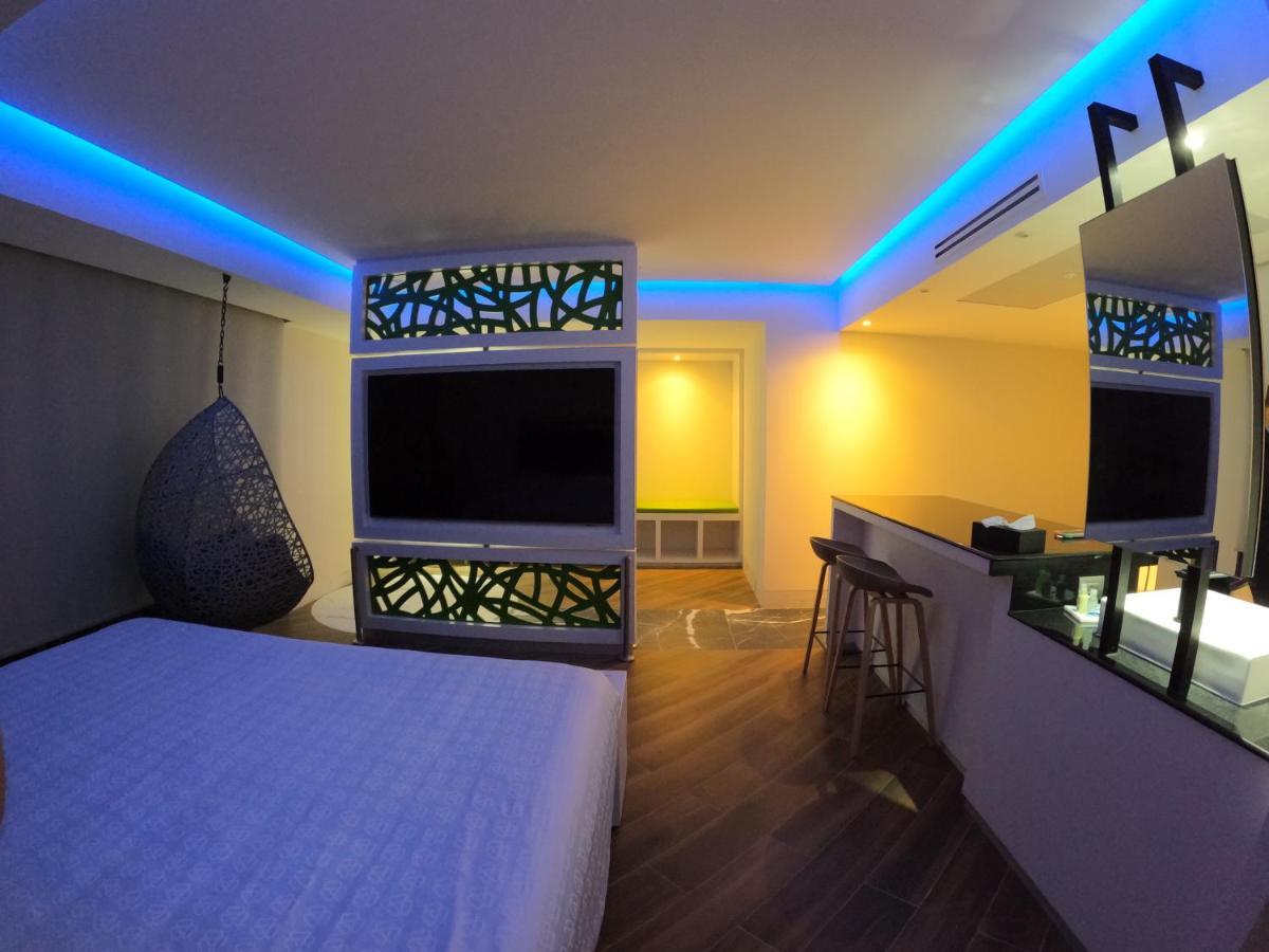 Deluxe Suite Spa Bath