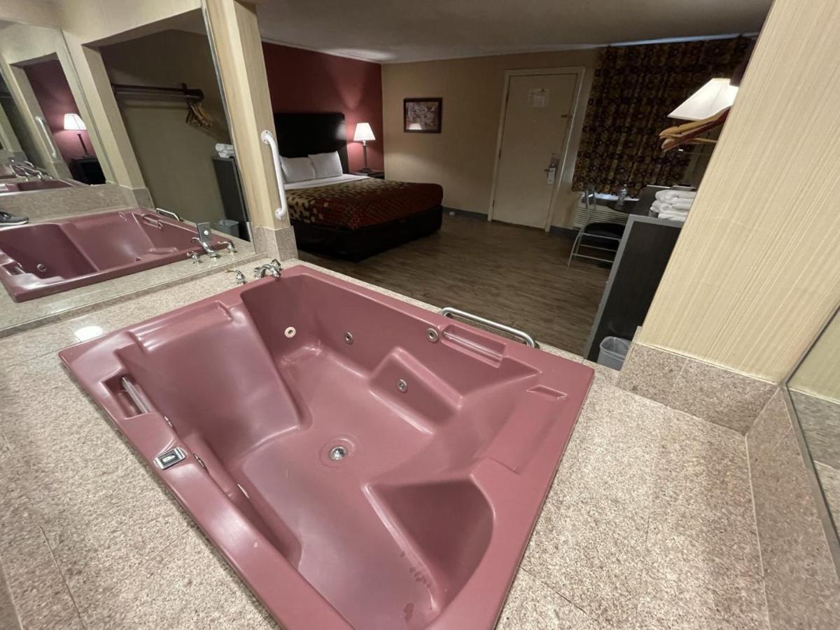 Large King Room Hot Tub Smoking
