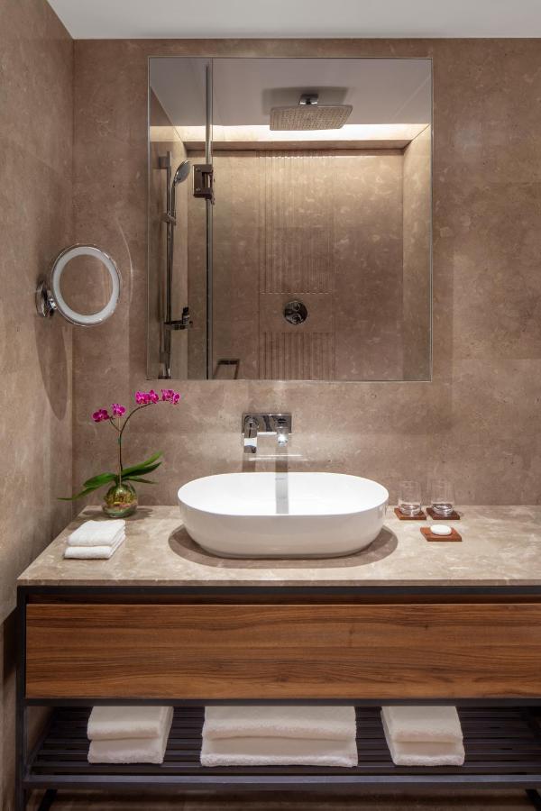 Twin Room Club Access