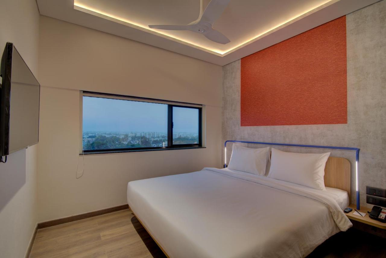 Deluxe Room Queen Bed