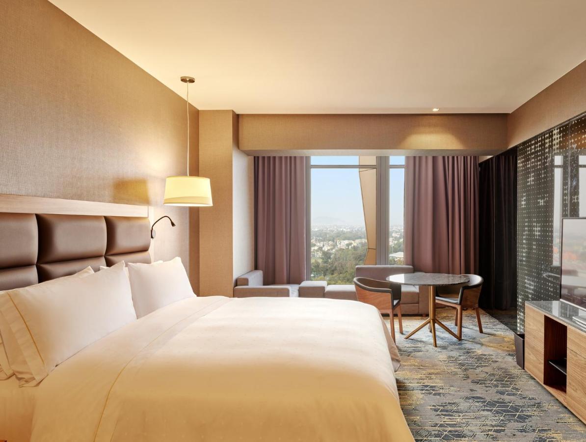 Deluxe Room 1 King