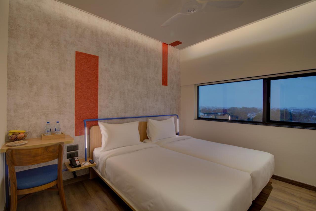 Deluxe Room Twin Bed