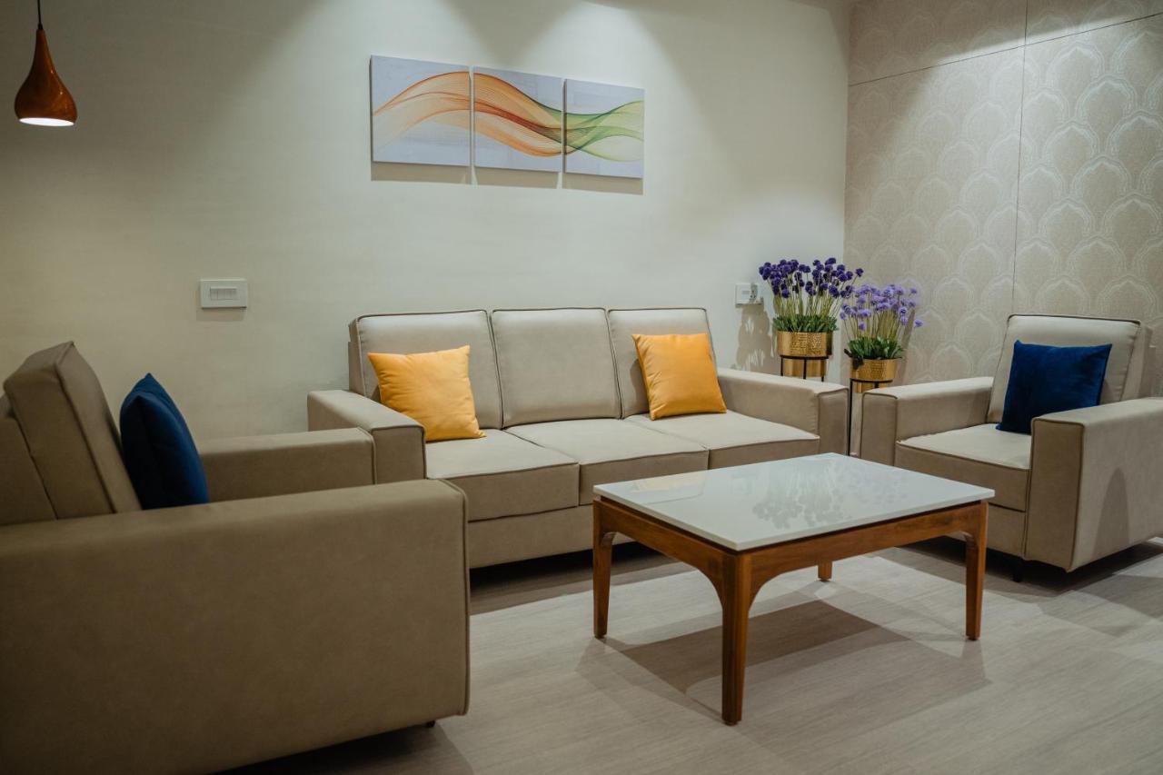 Executive Suite,1322511583:JPEG