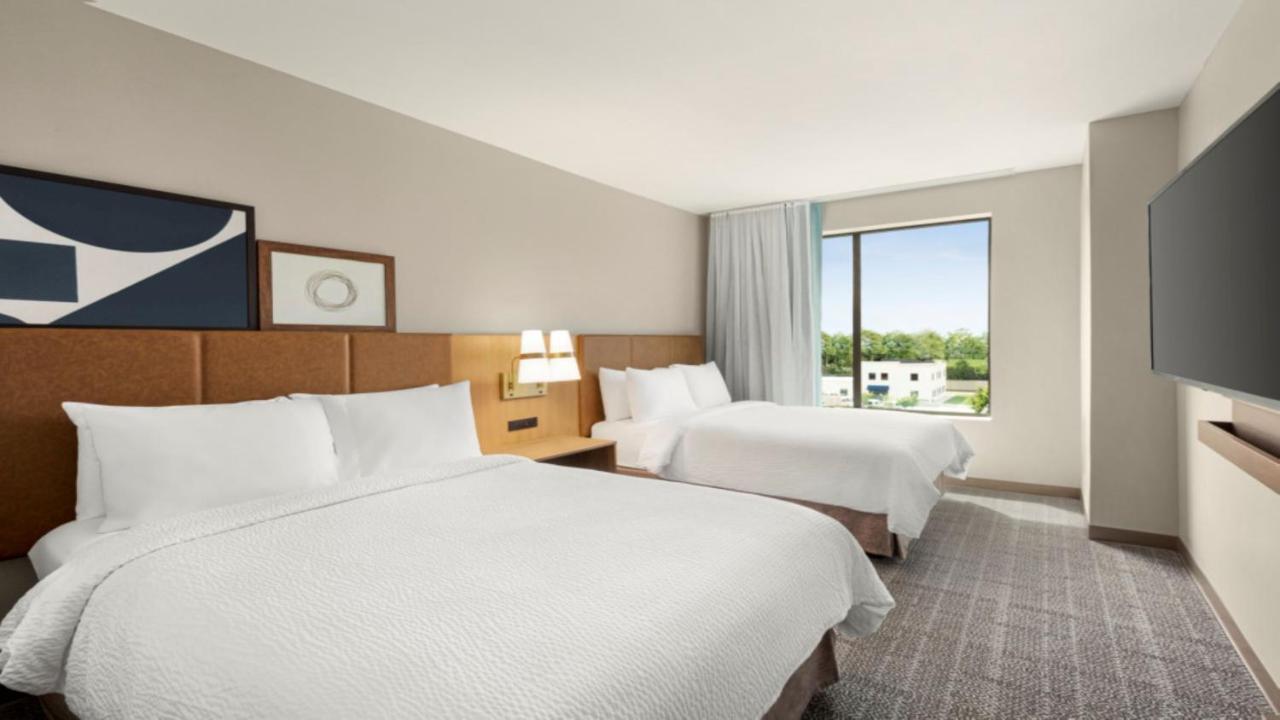 One-Bedroom Queen Suite with Two Queen Beds