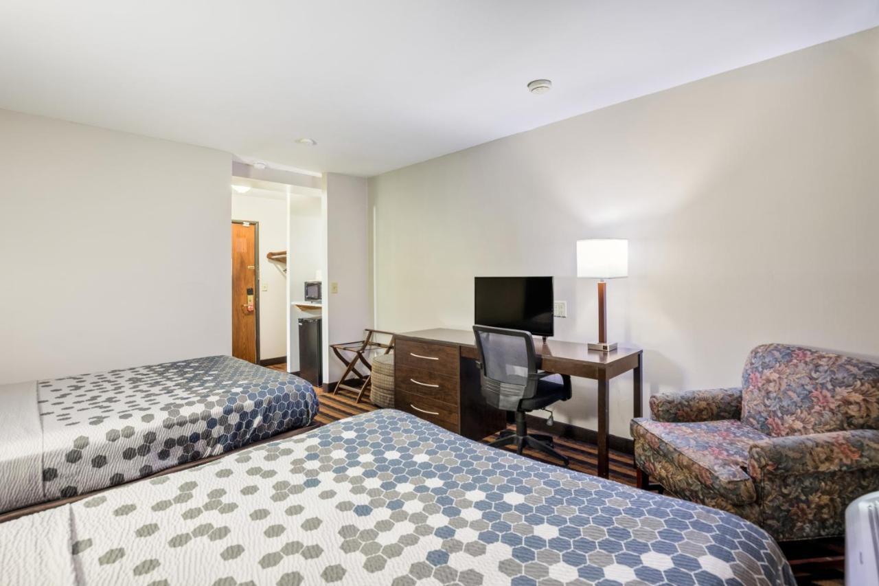Queen Room with Two Queen Beds - Accessible/Non-Smoking