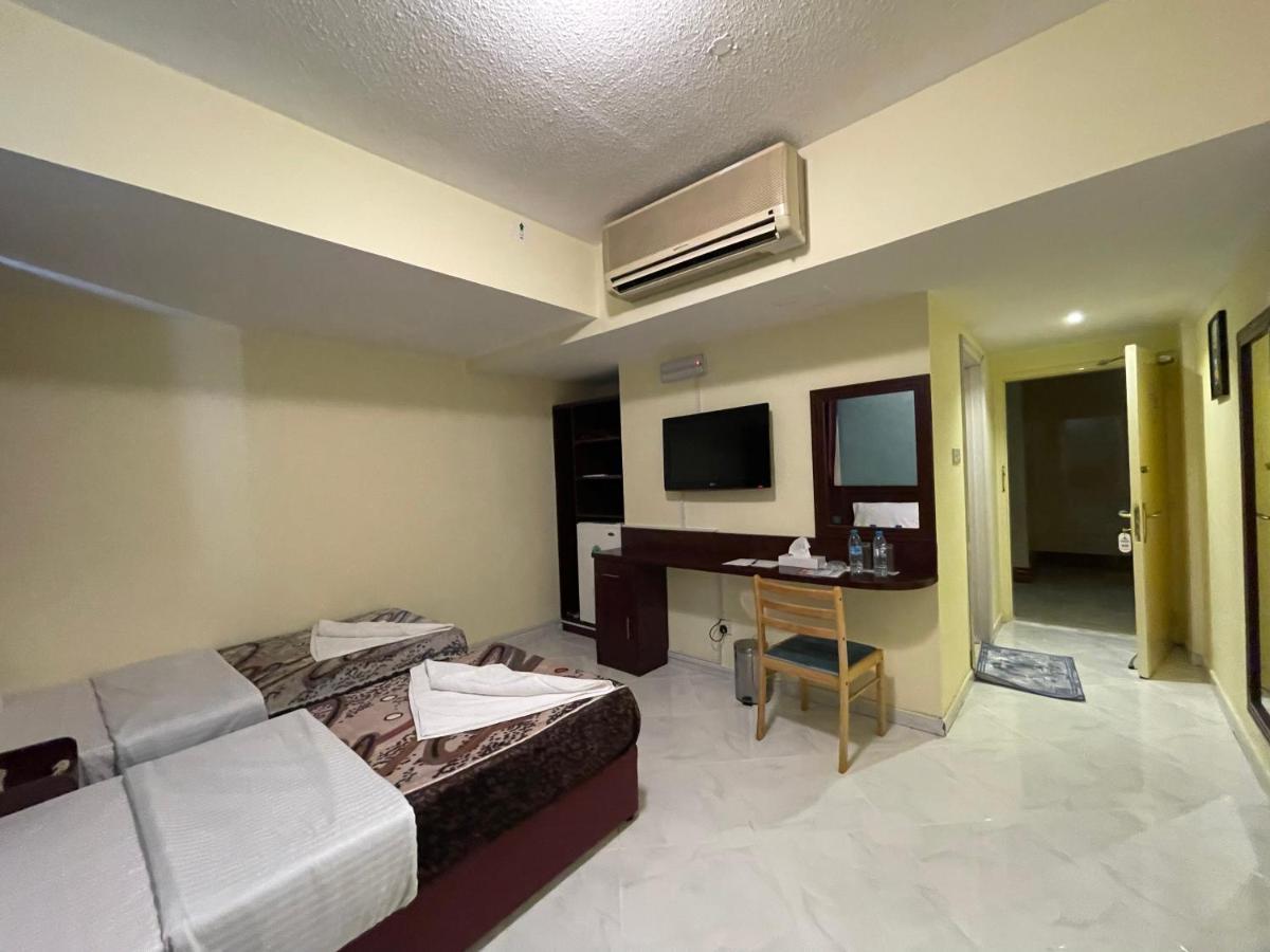 Deluxe Family Room