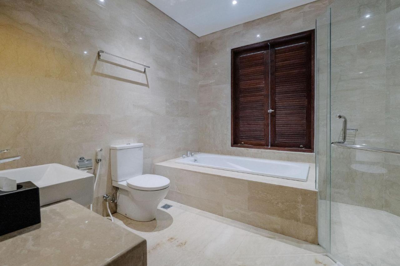 Master Suite with Pool Access