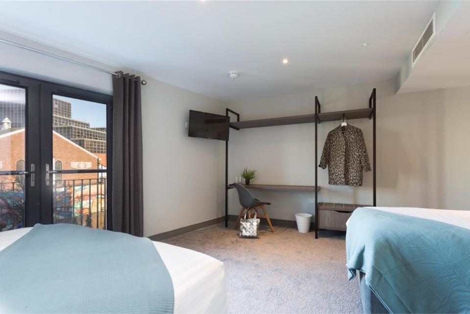 Comfort Triple Room Shower