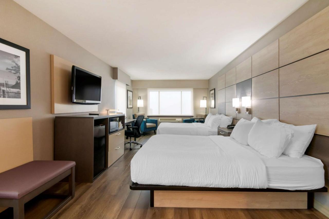 Queen Room with Two Queen Beds - Non-Smoking