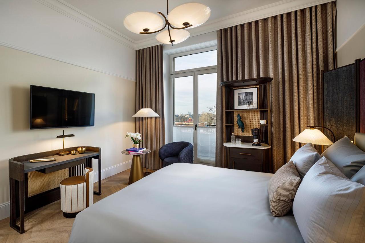 Ambassador Deluxe Room