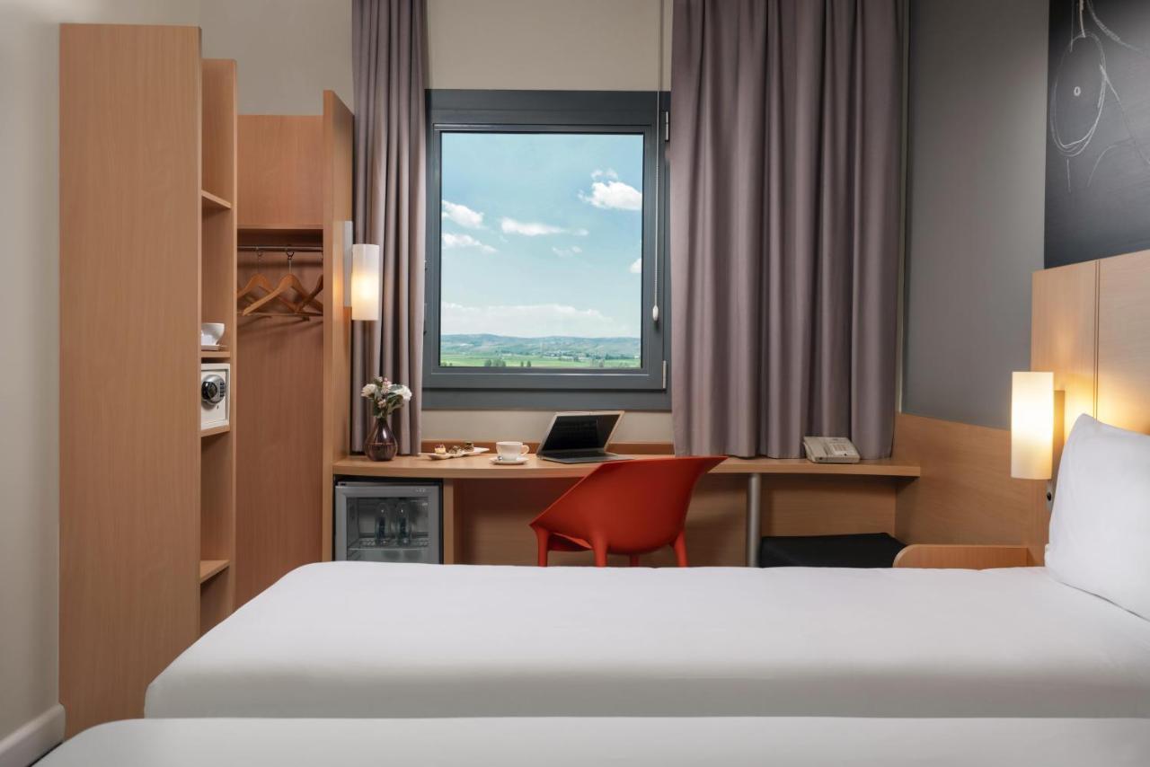 Standard Room 2 Single Beds